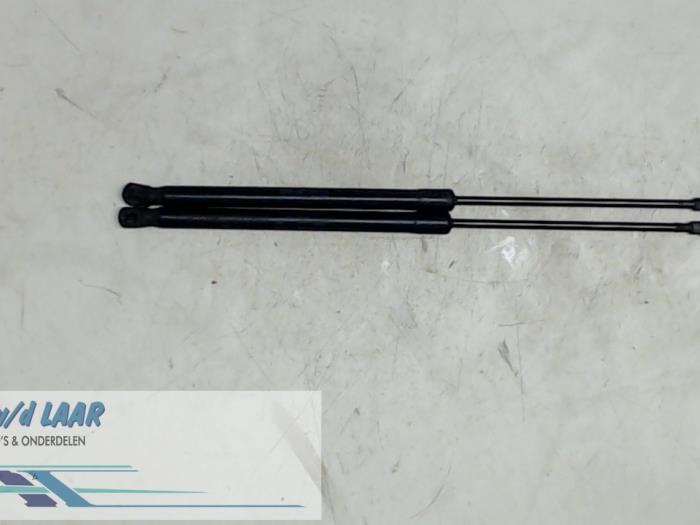 Set of bonnet gas struts from a Volkswagen Polo IV (9N1/2/3)  2003