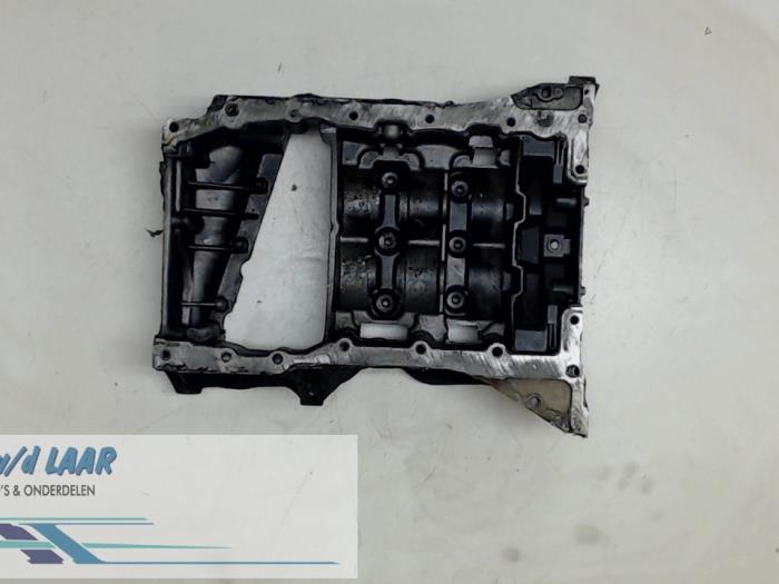 Usagé Couvercle carter Renault Trafic Prix € 60,00 Règlement à la marge proposé par Autodemontage van de Laar
