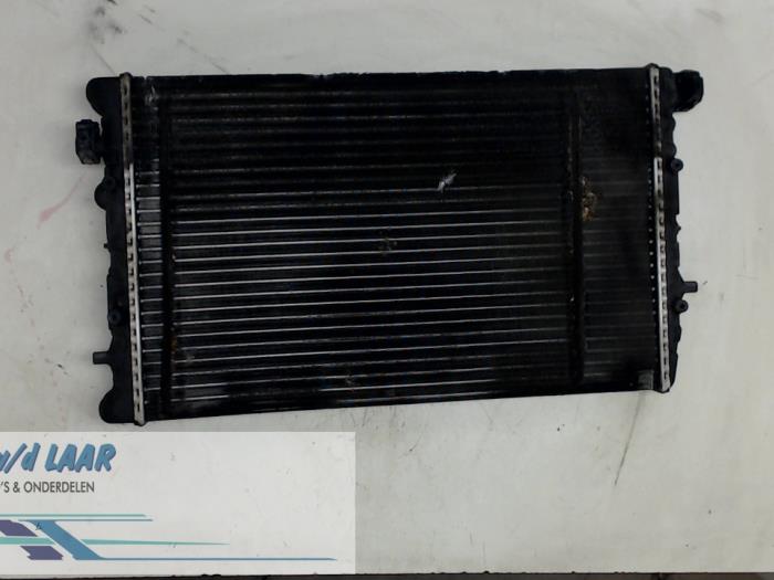Usagé Radiateur Volkswagen Polo IV (9N1/2/3) Prix € 25,00 Règlement à la marge proposé par Autodemontage van de Laar