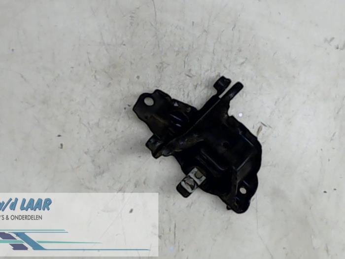 Used Engine mount Volkswagen Polo IV (9N1/2/3) 1.4 TDI 75 Price € 35,00 Margin scheme offered by Autodemontage van de Laar