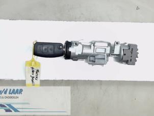 Used Ignition lock + key Ford Focus 2 1.8 TDCi 16V Price € 60,00 Margin scheme offered by Autodemontage van de Laar