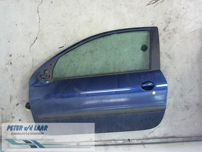 Tür 2-türig links van een Peugeot 206 (2A/C/H/J/S) 1.1 XN,XR 2005