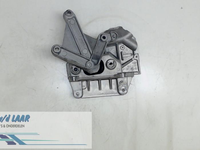 Used Engine mount Renault Clio III (BR/CR) 1.5 dCi FAP Price € 25,00 Margin scheme offered by Autodemontage van de Laar