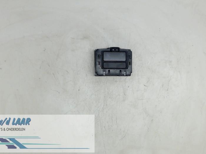 Begagnade Innerdisplay Opel Zafira (F75) Pris € 40,00 Marginaltabell erbjuds av Autodemontage van de Laar