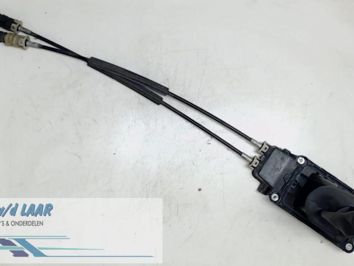 Gearbox shift cable from a Dacia Logan MCV (KS) 1.6 16V 2009