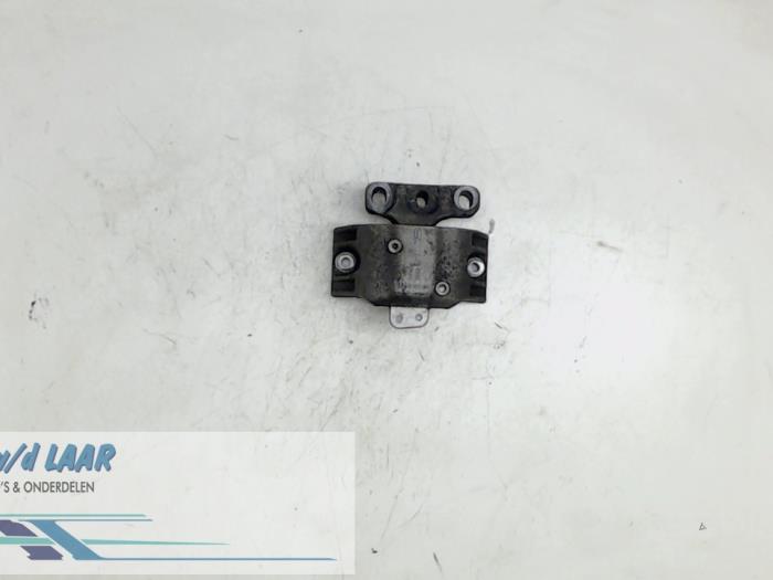 Used Engine mount Volkswagen Golf IV (1J1) 1.4 16V Price € 30,00 Margin scheme offered by Autodemontage van de Laar