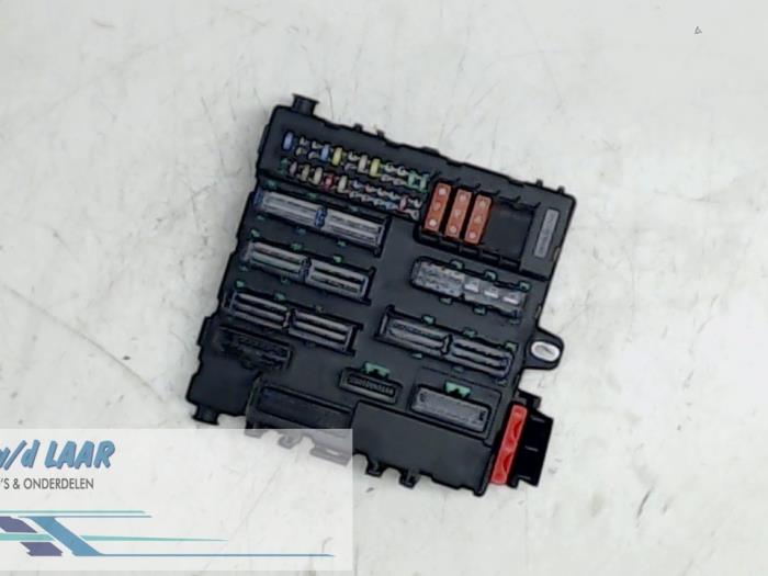 Fuse box from a Opel Signum (F48) 1.8 16V 2005