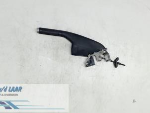 Używane Dzwignia hamulca postojowego Volkswagen Fox (5Z) 1.2 Cena € 40,00 Procedura marży oferowane przez Autodemontage van de Laar