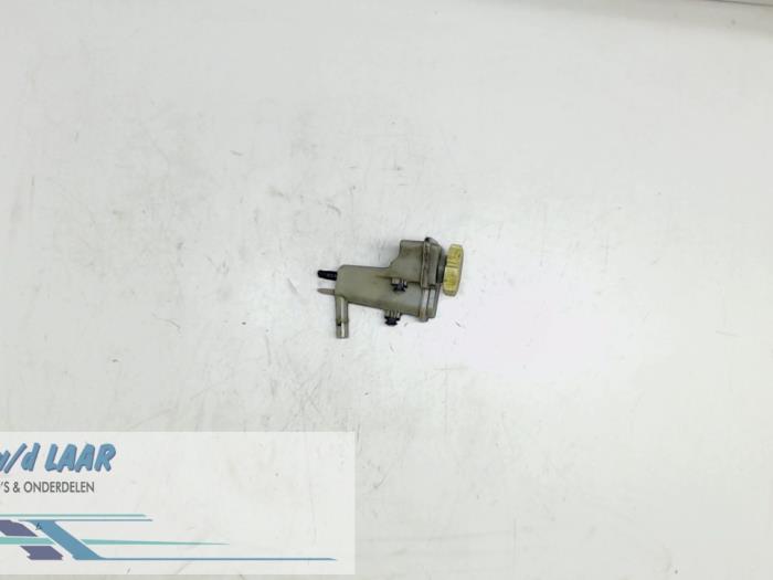 Ford Fiesta Power steering fluid reservoirs stock