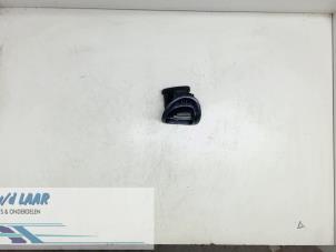Usagé Grille aération tableau de bord Citroen Xsara Picasso (CH) 2.0 16V Prix € 20,00 Règlement à la marge proposé par Autodemontage van de Laar