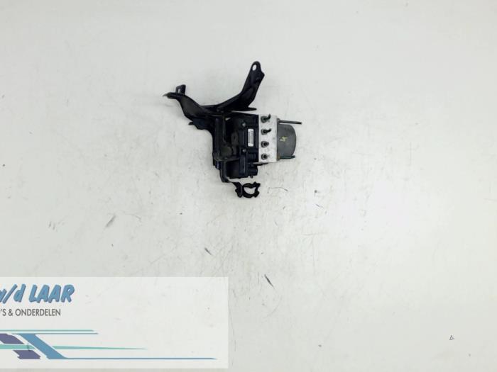 Begagnade ABS-pump Opel Corsa C (F08/68) 1.2 16V Twin Port Pris € 50,00 Marginaltabell erbjuds av Autodemontage van de Laar