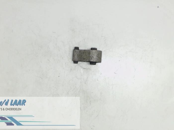 Used Engine mount Opel Movano Combi 2.5 D Price € 30,00 Margin scheme offered by Autodemontage van de Laar