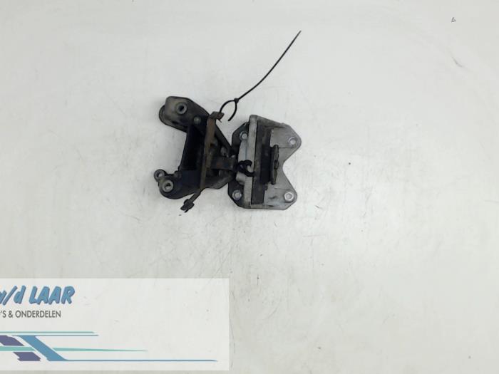 Used Engine mount Opel Movano Combi 2.5 D Price € 40,00 Margin scheme offered by Autodemontage van de Laar