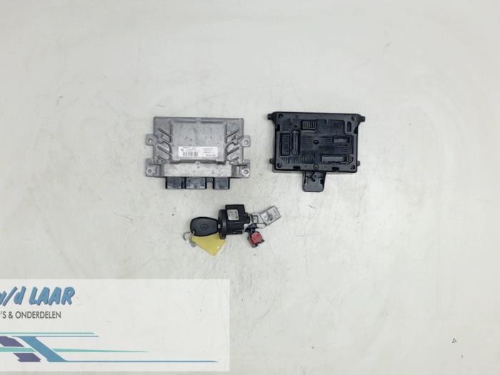 Gebrauchte Steuergerät Motormanagement Renault Clio III (BR/CR) 1.2 16V 75 Preis € 150,00 Margenregelung angeboten von Autodemontage van de Laar