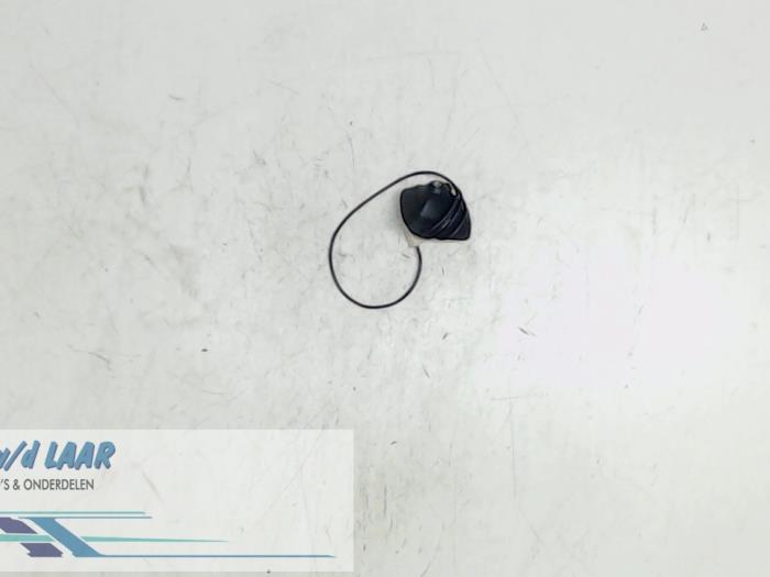 Używane Antena Renault Clio IV (5R) 0.9 Energy TCE 90 12V Cena € 40,00 Procedura marży oferowane przez Autodemontage van de Laar