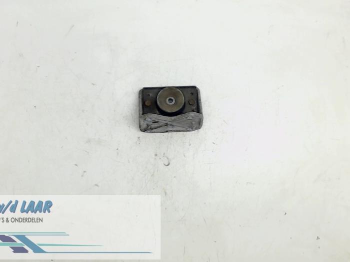 Used Engine mount Renault Master II (FD/HD) 2.8 dTi T35 Price € 30,00 Margin scheme offered by Autodemontage van de Laar