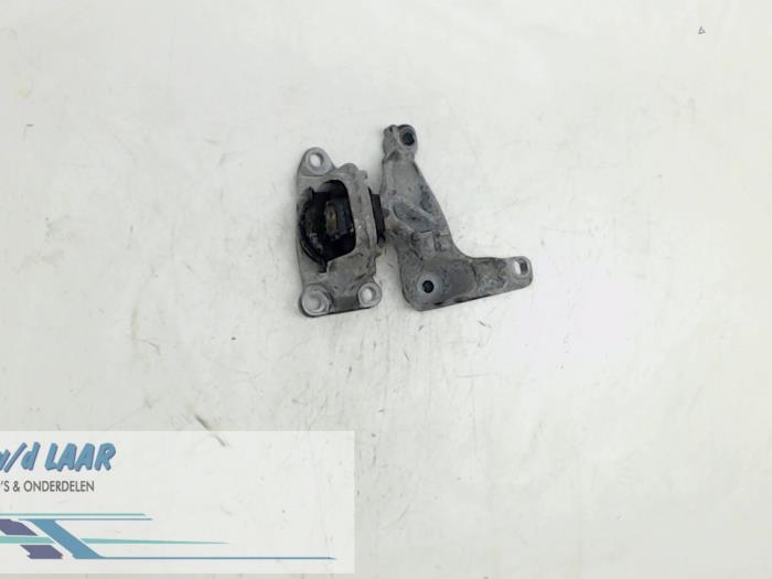 Used Engine mount Renault Megane III Berline (BZ) 1.6 16V Price € 50,00 Margin scheme offered by Autodemontage van de Laar