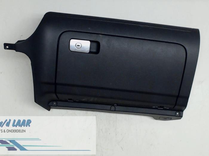 Begagnade Handskfack Volkswagen Golf V (1K1) Pris € 25,00 Marginaltabell erbjuds av Autodemontage van de Laar