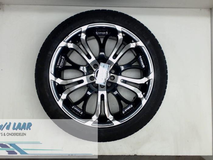 Wheel + tyre from a Volkswagen Caddy III (2KA,2KH,2CA,2CH)  2011