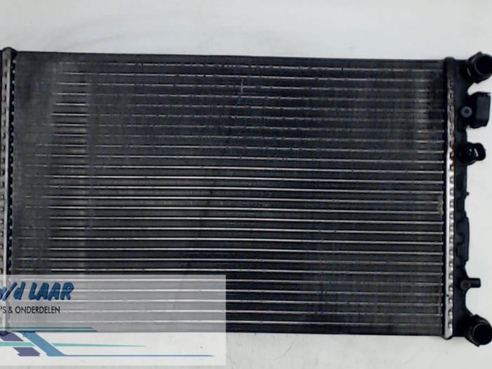 Usagé Radiateur Volkswagen Polo IV (9N1/2/3) 1.2 12V Prix € 25,00 Règlement à la marge proposé par Autodemontage van de Laar