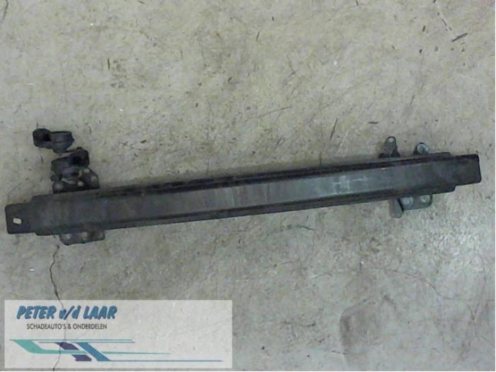 Front bumper frame from a Volkswagen Polo IV (9N1/2/3) 1.2 12V 2002