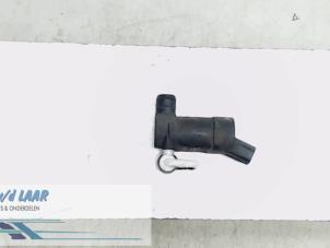 Usados Bomba de limpiaparabrisas delante Ford S-Max (GBW) 2.0 16V Precio € 20,00 Norma de margen ofrecido por Autodemontage van de Laar
