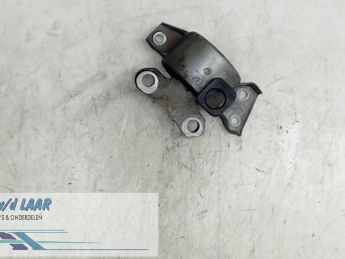 Engine mount from a Opel Corsa D 1.4 16V Twinport 2011