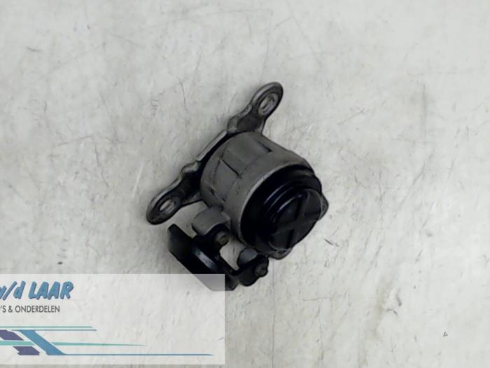 Used Engine mount Ford Mondeo III 2.0 TDCi 130 16V Price € 35,00 Margin scheme offered by Autodemontage van de Laar
