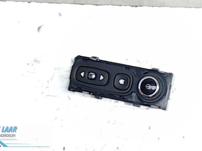 Używane Modul radiowy Renault Twingo III (AH) 0.9 Energy TCE 90 12V Cena € 60,00 Procedura marży oferowane przez Autodemontage van de Laar