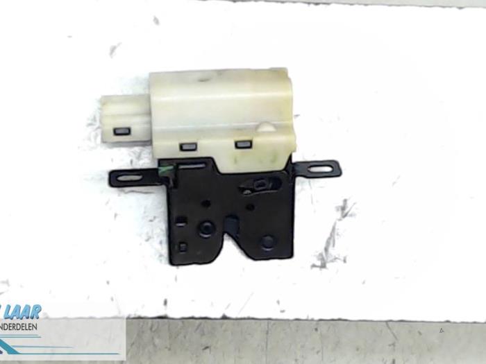 Tailgate lock mechanism from a Renault Laguna II Grandtour (KG) 2.0 16V 2003