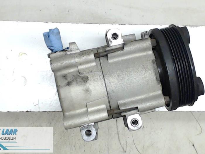 Usagé Pompe clim Ford Mondeo III 2.0 TDCi 130 16V Prix € 75,00 Règlement à la marge proposé par Autodemontage van de Laar