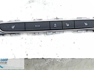 Usados Interruptor de calefactor de asiento Renault Espace (RFCJ) 1.6 Energy dCi 160 EDC Precio de solicitud ofrecido por Autodemontage van de Laar