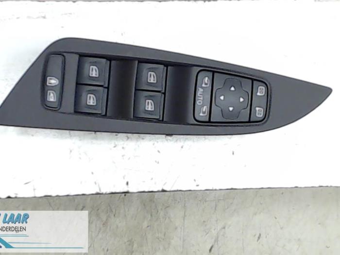 Używane Przelacznik lusterka Renault Espace (RFCJ) 1.6 Energy dCi 160 Cena € 60,00 Procedura marży oferowane przez Autodemontage van de Laar