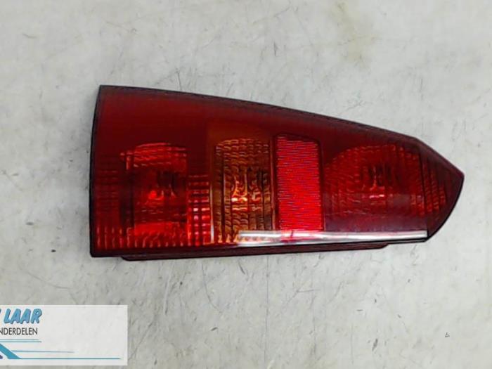 Begagnade Baklykta, vänster Ford Focus 1 Wagon 1.6 16V Pris € 25,00 Marginaltabell erbjuds av Autodemontage van de Laar