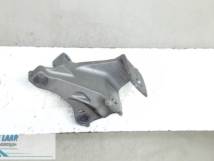 Used Engine mount Renault Megane IV (RFBB) 1.6 GT Energy TCe 205 EDC Price € 30,00 Margin scheme offered by Autodemontage van de Laar