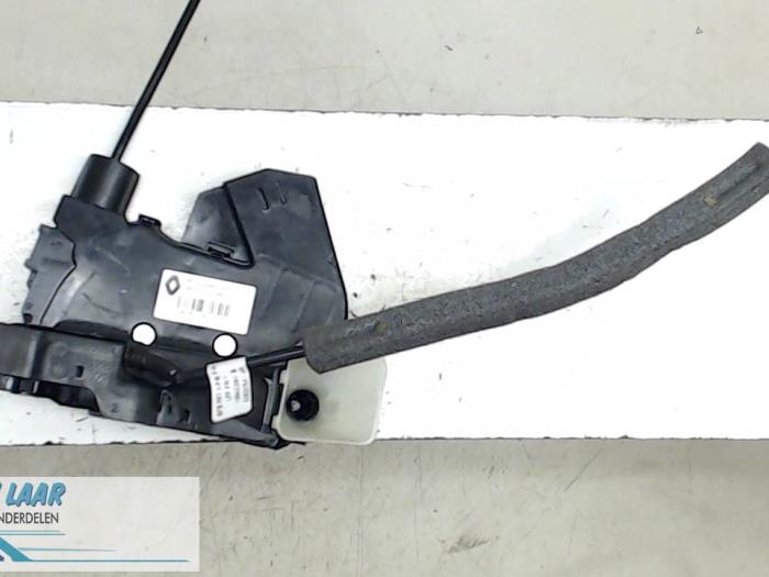 Serrure portière mécanique 4portes avant gauche d'un Renault Megane IV (RFBB) 1.2 Energy TCE 100 2015