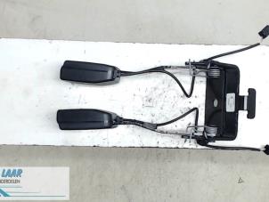 Usados Lengüeta de cinturón de seguridad centro detrás Renault Grand Scénic III (JZ) 1.6 16V Bifuel Precio € 50,00 Norma de margen ofrecido por Autodemontage van de Laar