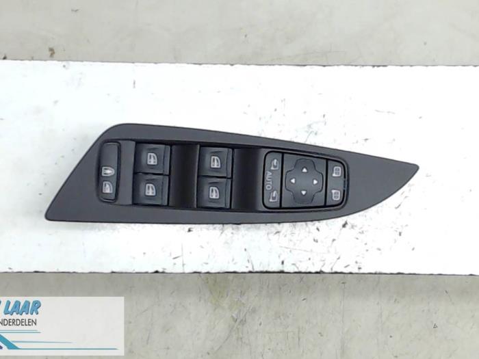 Używane Przelacznik lusterka Renault Espace (RFCJ) 1.6 Energy dCi 160 EDC Cena € 70,00 Procedura marży oferowane przez Autodemontage van de Laar