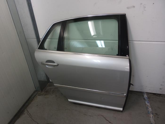 Rear door 4-door, right from a Volkswagen Phaeton (3D) 3.0 V6 TDI 24V 4Motion 2007