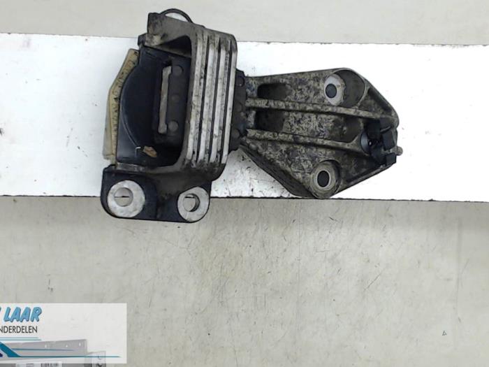 Engine mount from a Renault Scénic III (JZ) 1.5 dCi 105 2010