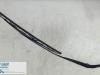 Front wiper arm from a Renault Master IV (FV) 2.3 dCi 100 16V RWD 2010