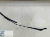 Front wiper arm from a Renault Twingo II (CN), 2007 / 2014 1.2 16V, Hatchback, 2-dr, Petrol, 1.149cc, 55kW (75pk), FWD, D4F764; D4FE7; D4F772; D4FJ7; D4F770, 2007-03 / 2014-09 2011