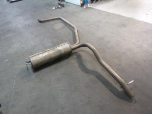 Auspuff Enddämpfer van een Opel Monza  2005