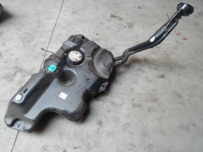 Used Dacia  Duster  HS 1 5 dCi 4x4 Tank 8200698727A 