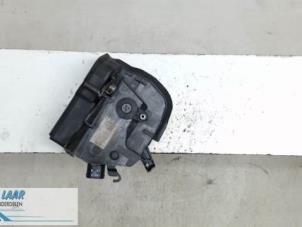 Usados Mecanismo de cerradura de puerta de 2 puertas derecha Volkswagen Transporter T5 2.0 TDI DRF Precio € 50,00 Norma de margen ofrecido por Autodemontage van de Laar
