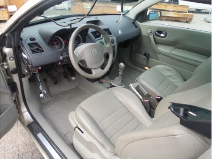 Begagnade Ratt Renault Megane II CC (EM) 2.0 16V Pris € 50,00 Marginaltabell erbjuds av Autodemontage van de Laar