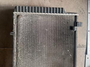 Kühler van een Mercedes-Benz E (W210) 2.2 E-220D 16V 1996