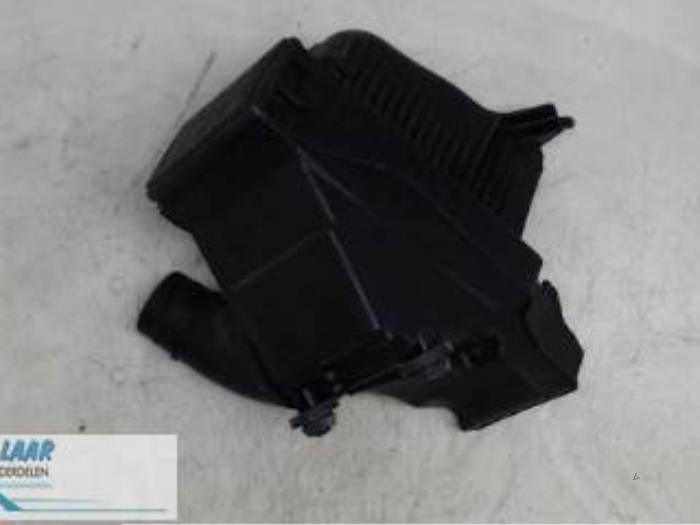 Gebrauchte Luftfiltergehäuse Renault Clio III (BR/CR) 2.0 16V Preis € 50,00 Margenregelung angeboten von Autodemontage van de Laar
