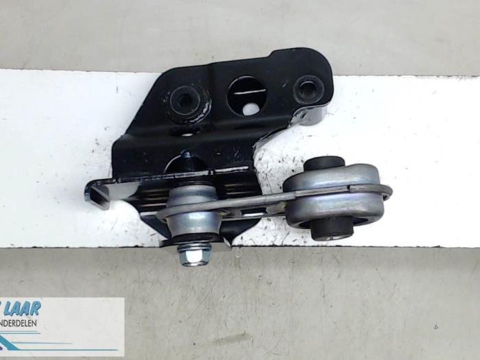 Used Engine mount Renault Kadjar (RFEH) 1.5 dCi DPF Price € 50,00 Margin scheme offered by Autodemontage van de Laar