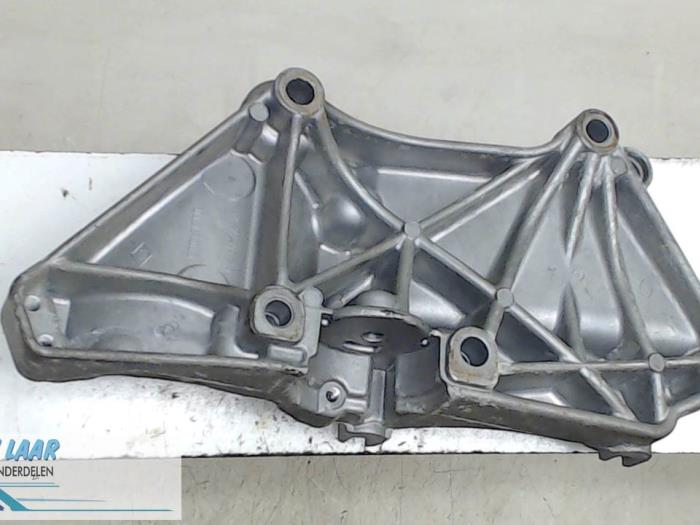 Used Engine mount Renault Megane II CC (EM) 2.0 16V Price € 35,00 Margin scheme offered by Autodemontage van de Laar